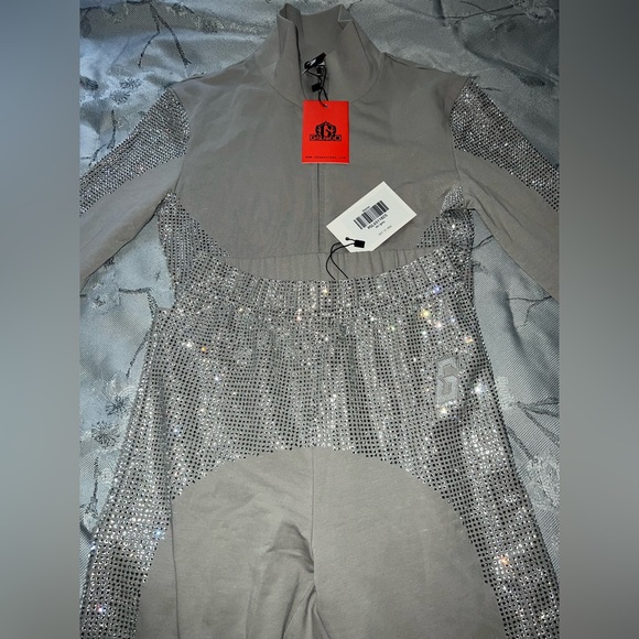 Gsuwoo Other - gsuwoo glacier set brand new never worn.